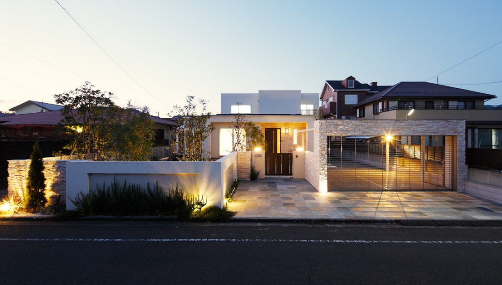 柿の木がある家