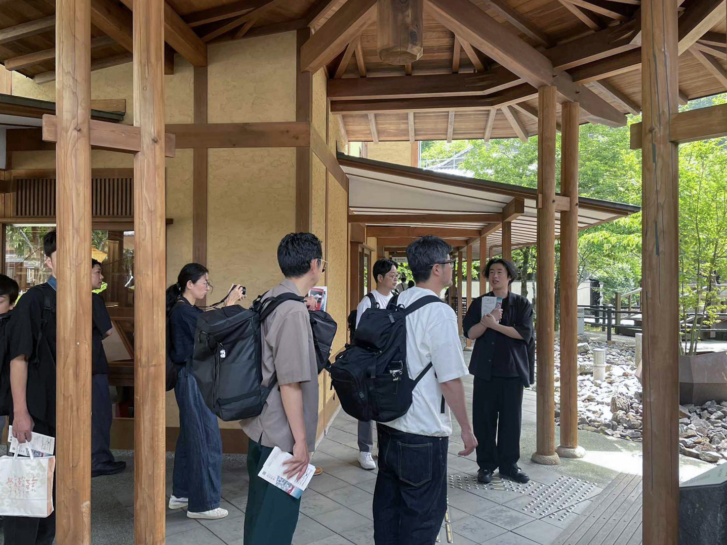 リノベリング土田氏、酒井氏と岡山メンバーの皆さまが視察